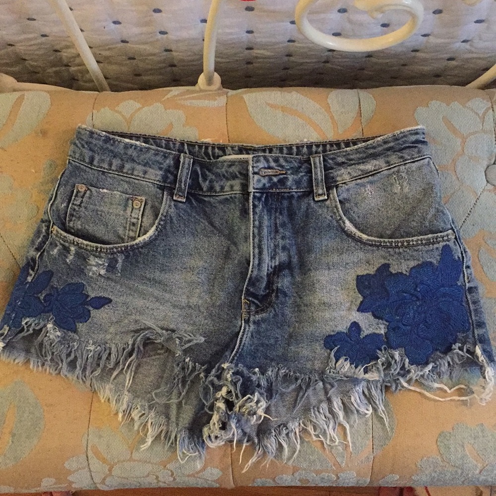 Zara Jean Shorts with Floral Embroidering